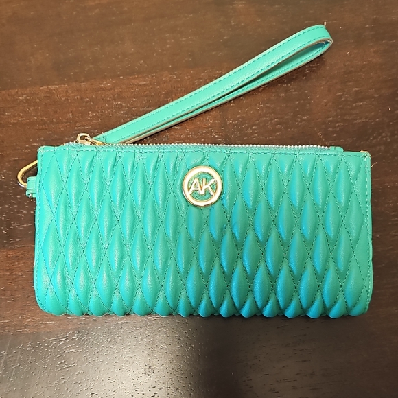 Women's Teal Quilted Wristlet - Picture 1 of 4